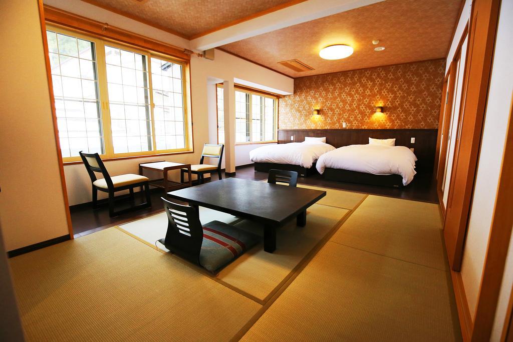 Nakajimaya Ryokan Нодзава Онсен Екстериор снимка